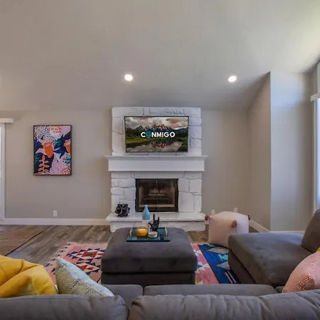 Karalee Apartment